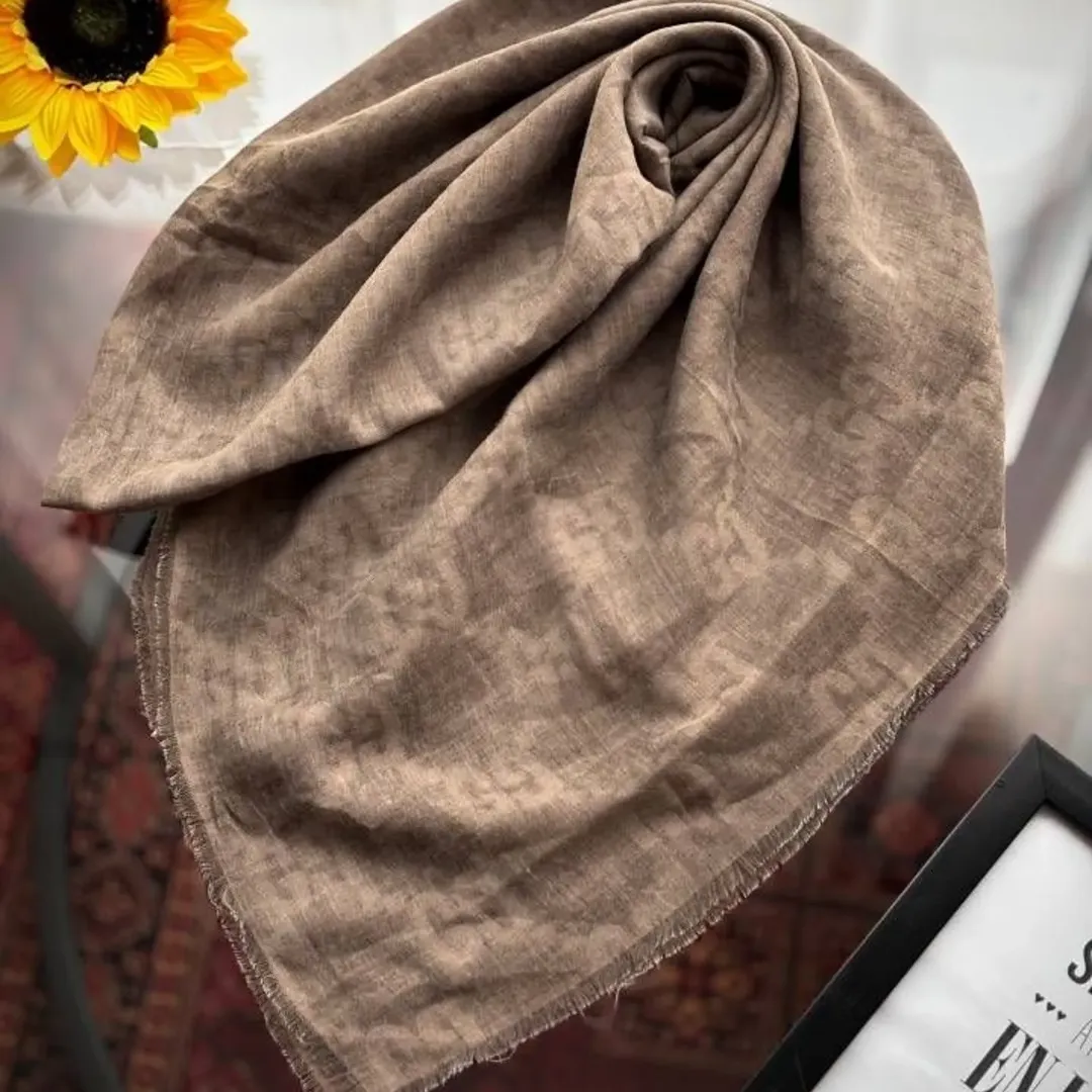 روسری نخ پنبه طرح گوچی وارداتی قواره ۱۴۰
